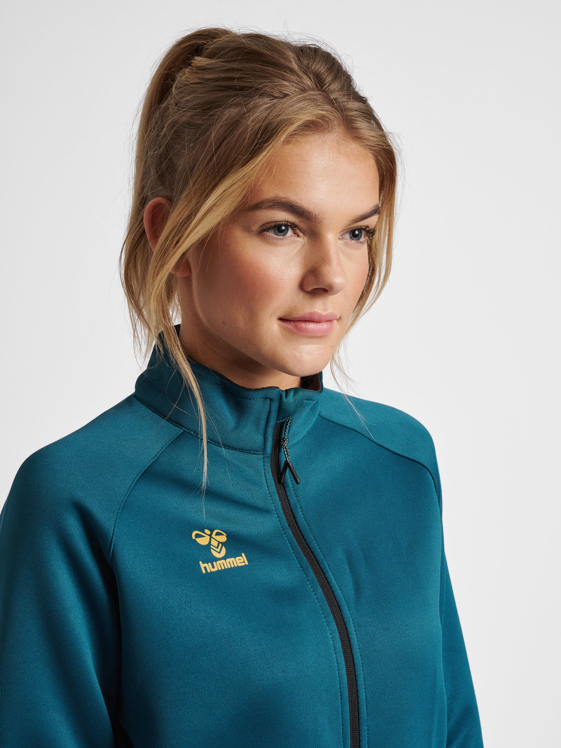 hmlCIMA XK ZIP JACKET WOMAN