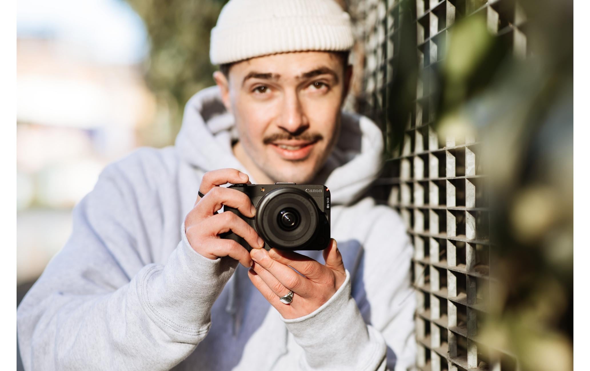 Fotokamera EOS R50V RF-S 14-30mm Kit Schwarz<br>Videoorientierte Systemkamera mit Objektiv