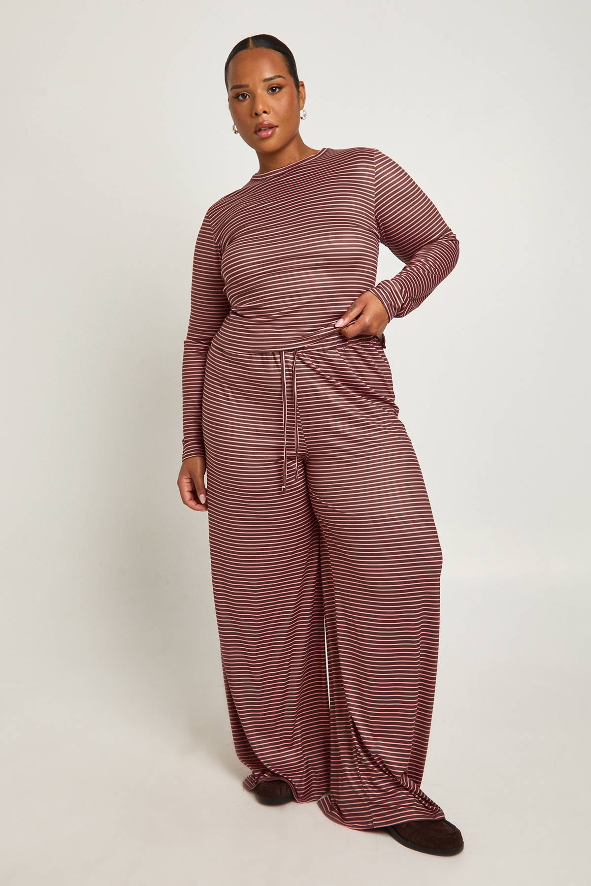 boohoo Ensemble Grande Taille Rayé Haut Ajusté Manches Longues et Pantalon Large