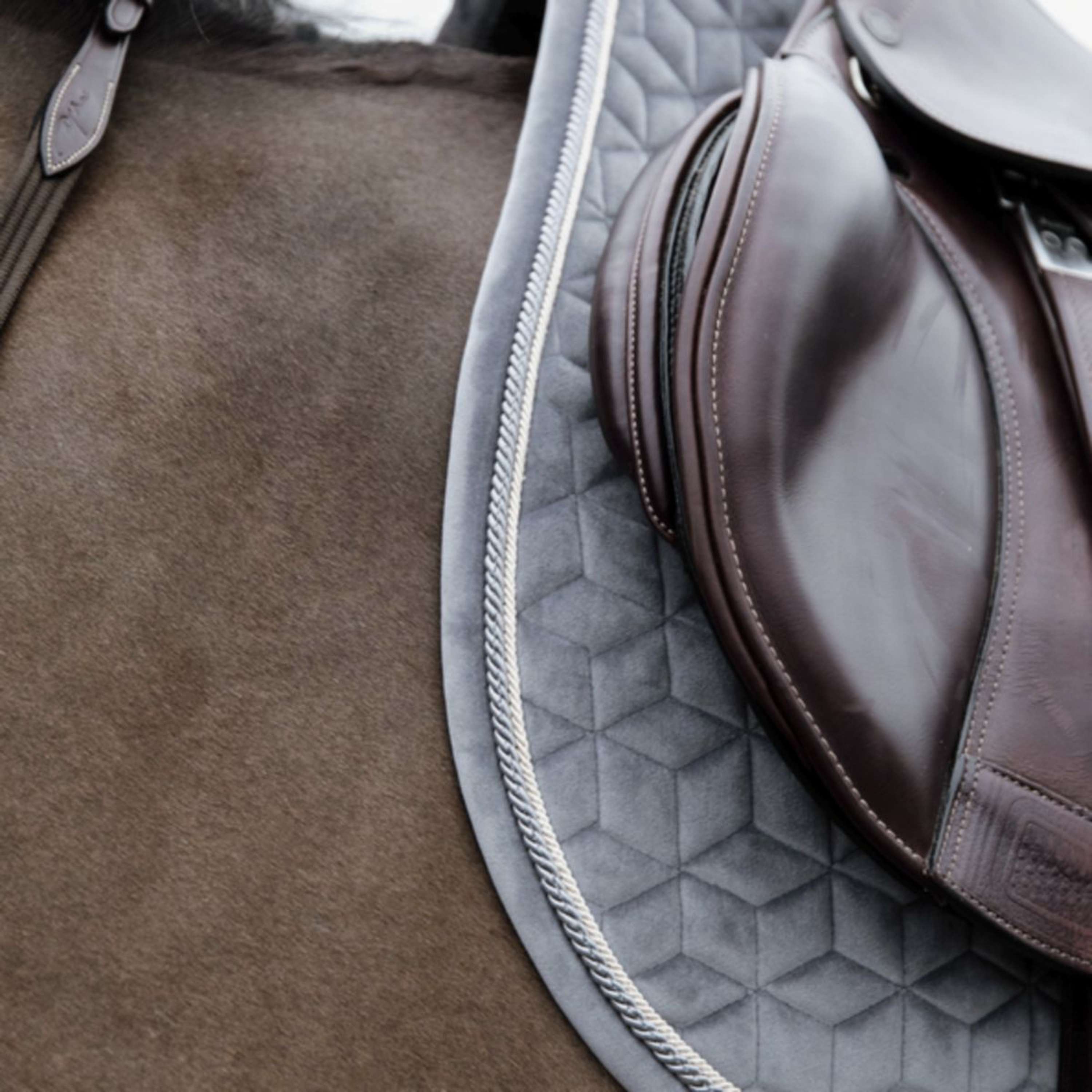 Kentucky Zadeldekje Basic Velvet Springen Grijs