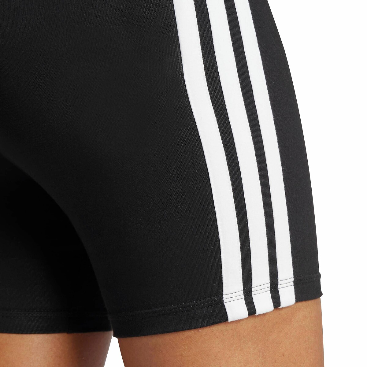 Roupas Esportivas Adidas<br>Calção Essencial com 3 Listras