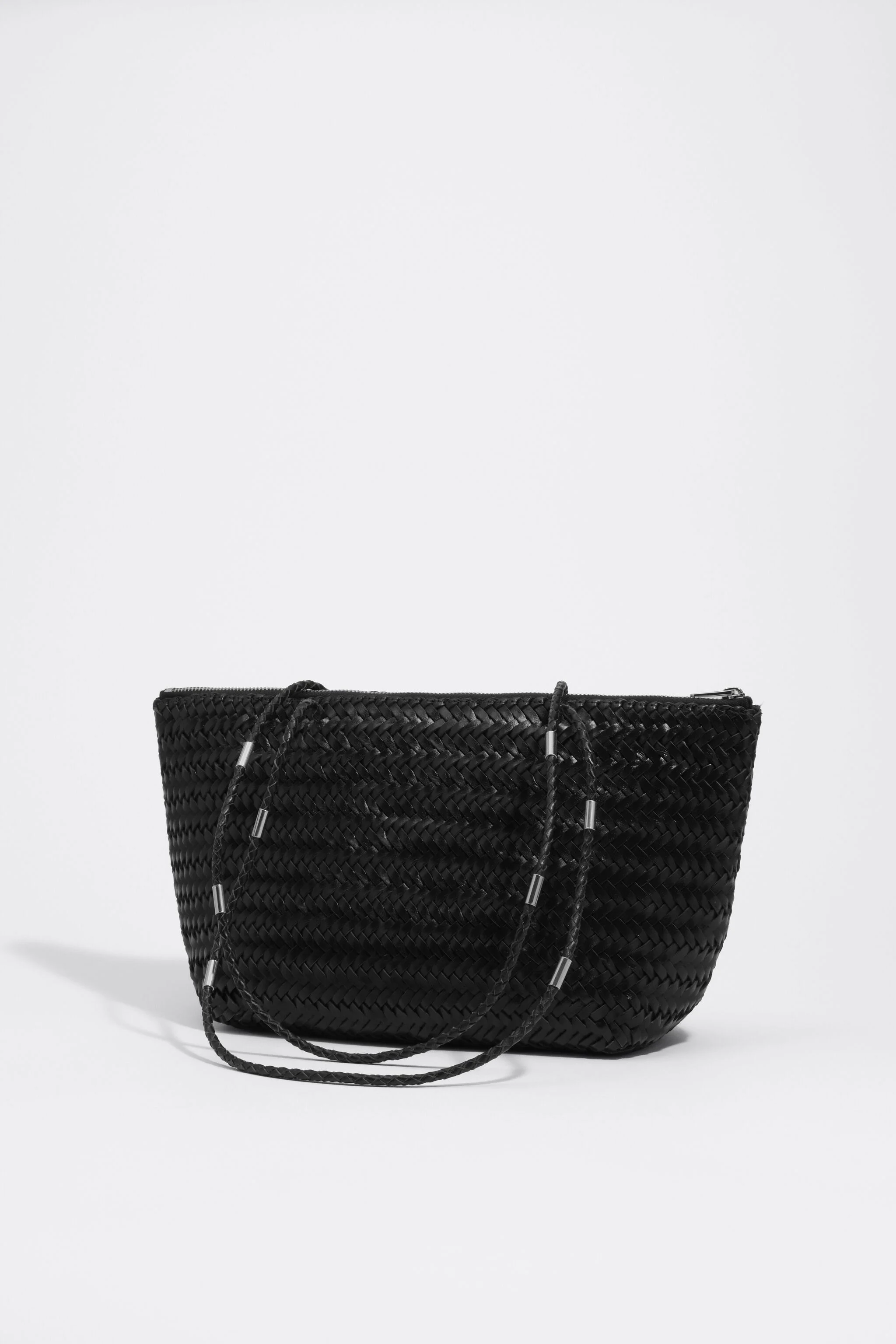 Bolsa de compras média em couro trançado preto