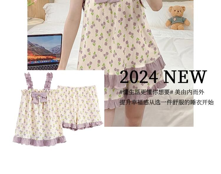 Sweetzer - Pyjamaset: Top met strik en kersenprint en ruches + shorts