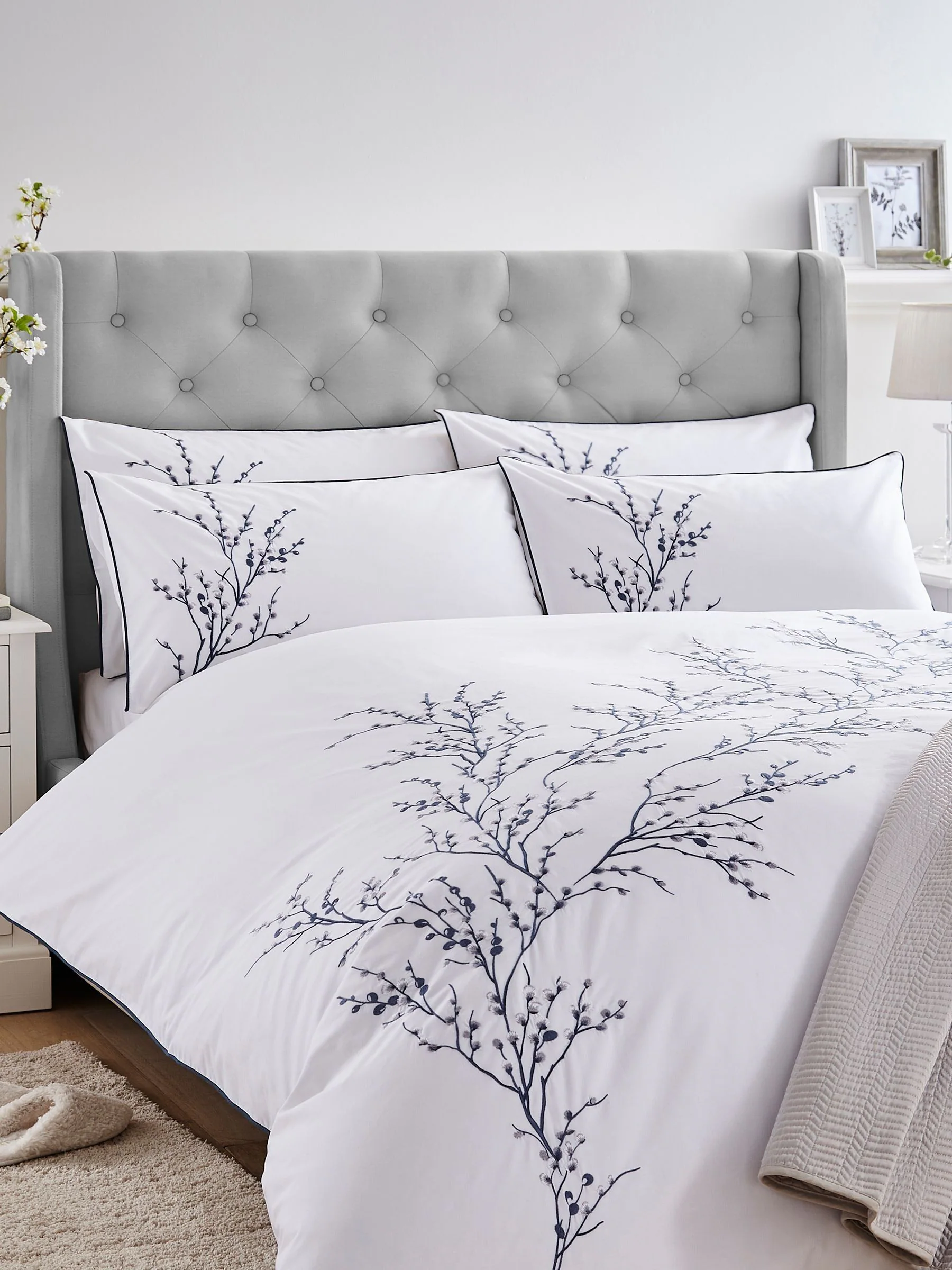 Laura Ashley 100% katoen perkal 200 draadtelling Pussy Willow Sprig geborduurd dekbedovertrek en kussensloopset