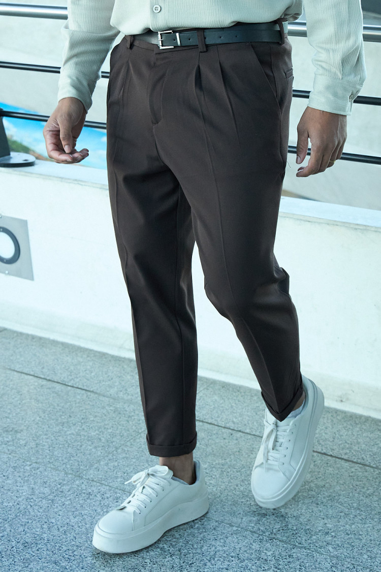 Pantalon à pince marron ceinturé