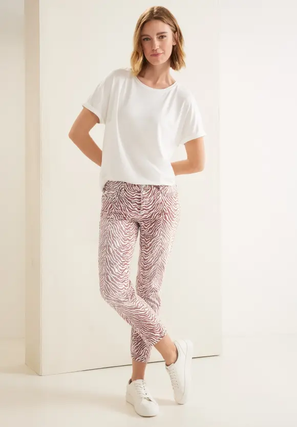 Casual Fit Printhose in 7/8 - foxy red aop wash