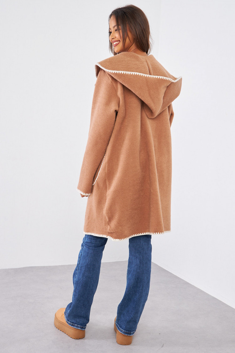 Veste longue à capuche camel texturée à couture en relief