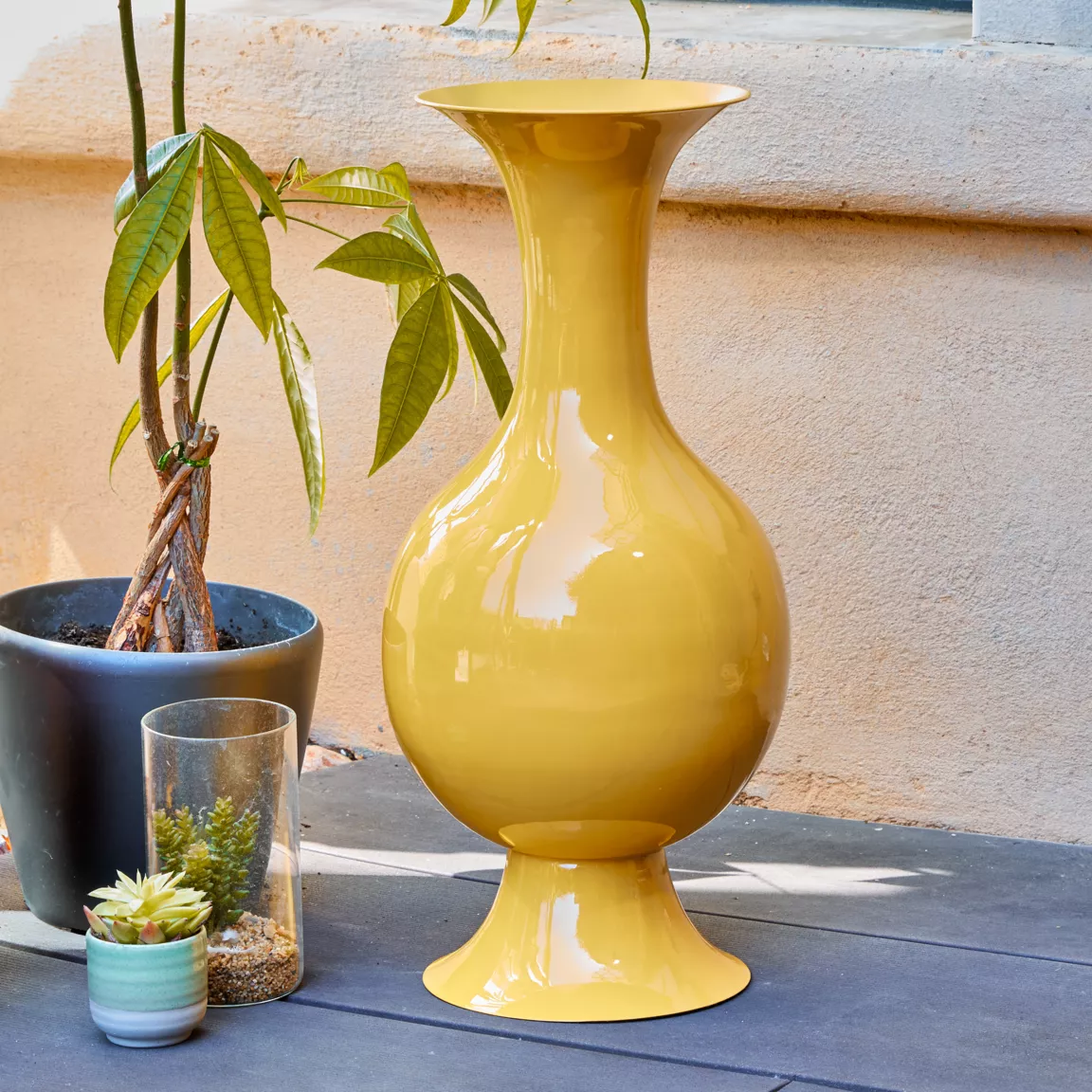 Grand Vase en métal émaillé fait main (H56 cm) Soléa Jaune brillant