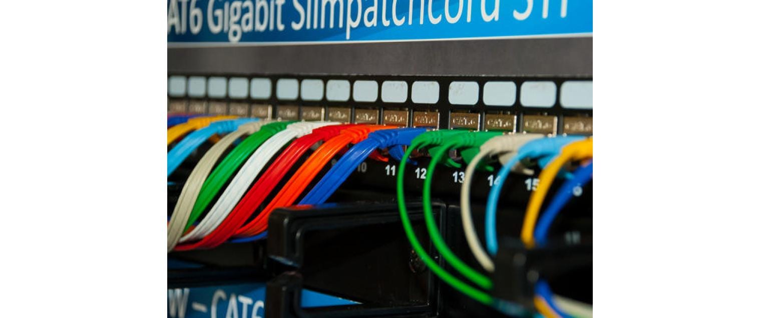 Slimpatchkabel RJ-45 - RJ-45, Cat 6, UTP, 0.15 m, WeissLightpatchkabel rund, ungeschirmtes Twisted-Pair-Kabel (U/UTP) mit Klinkenschutz