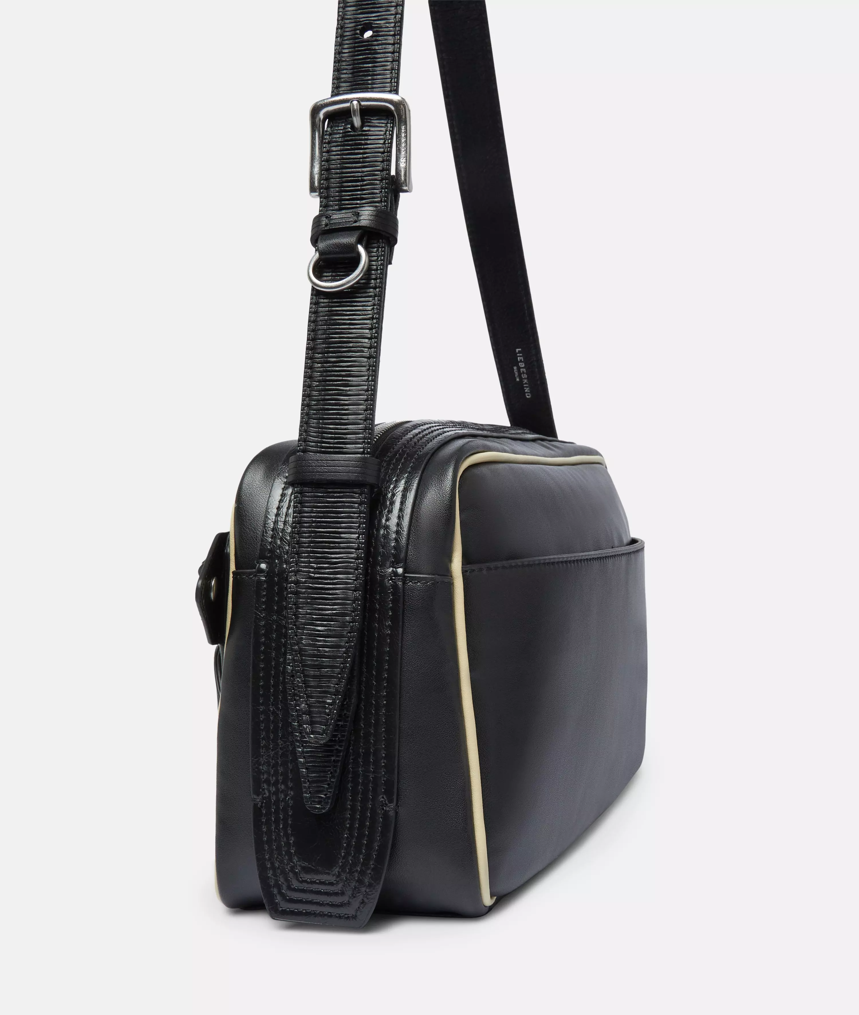 Juno Satchel M Spacious shoulder bag in smooth leather look