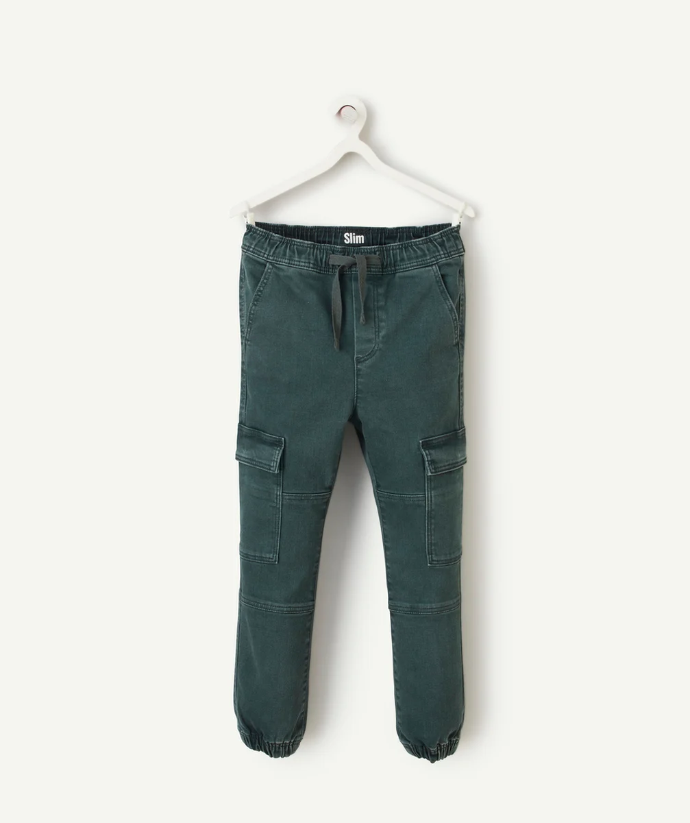 PANTALON SLIM GARÇON VERT AVEC POCHES CARGO ET TAILLE ÉLASTIQUÉE