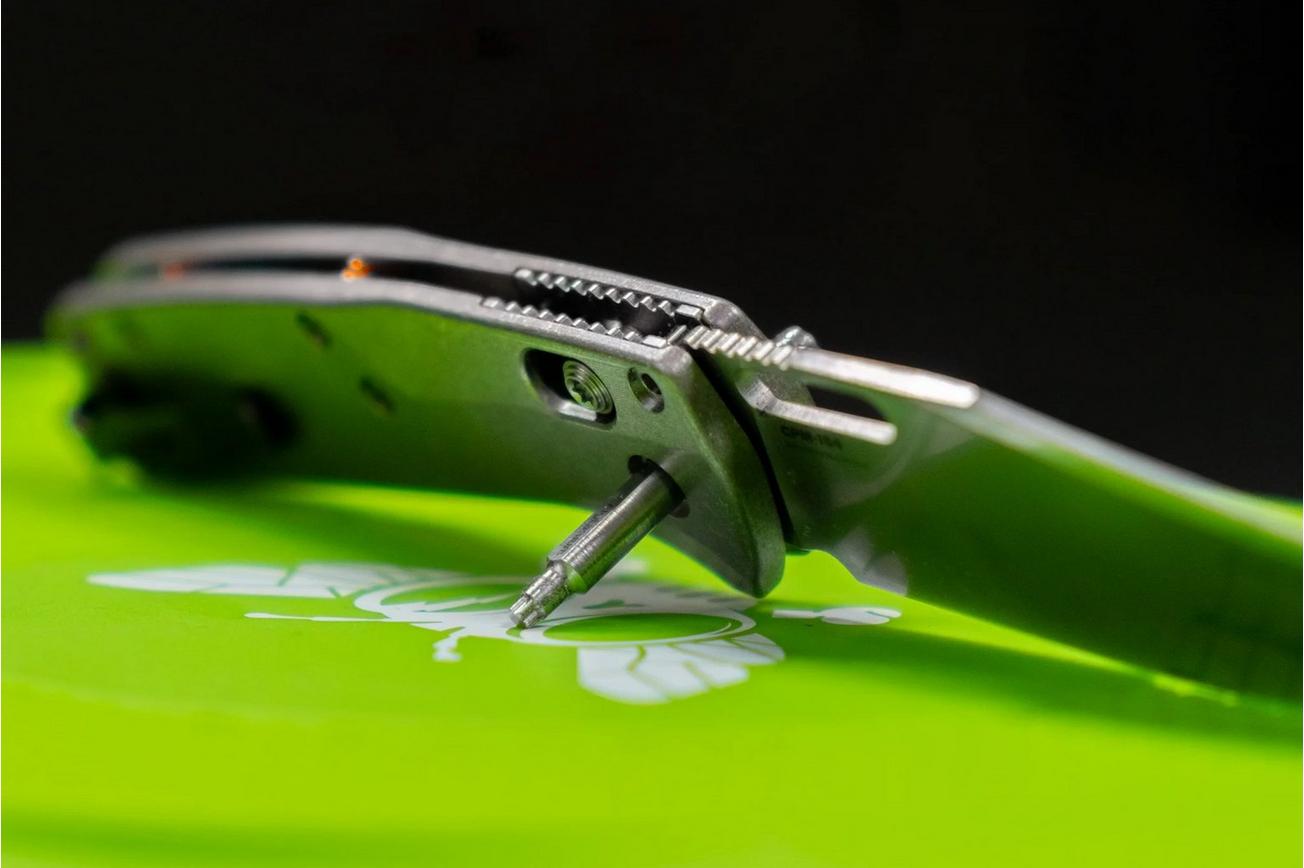 Flytanium FLY-1114 Benchmade Pivot Tool