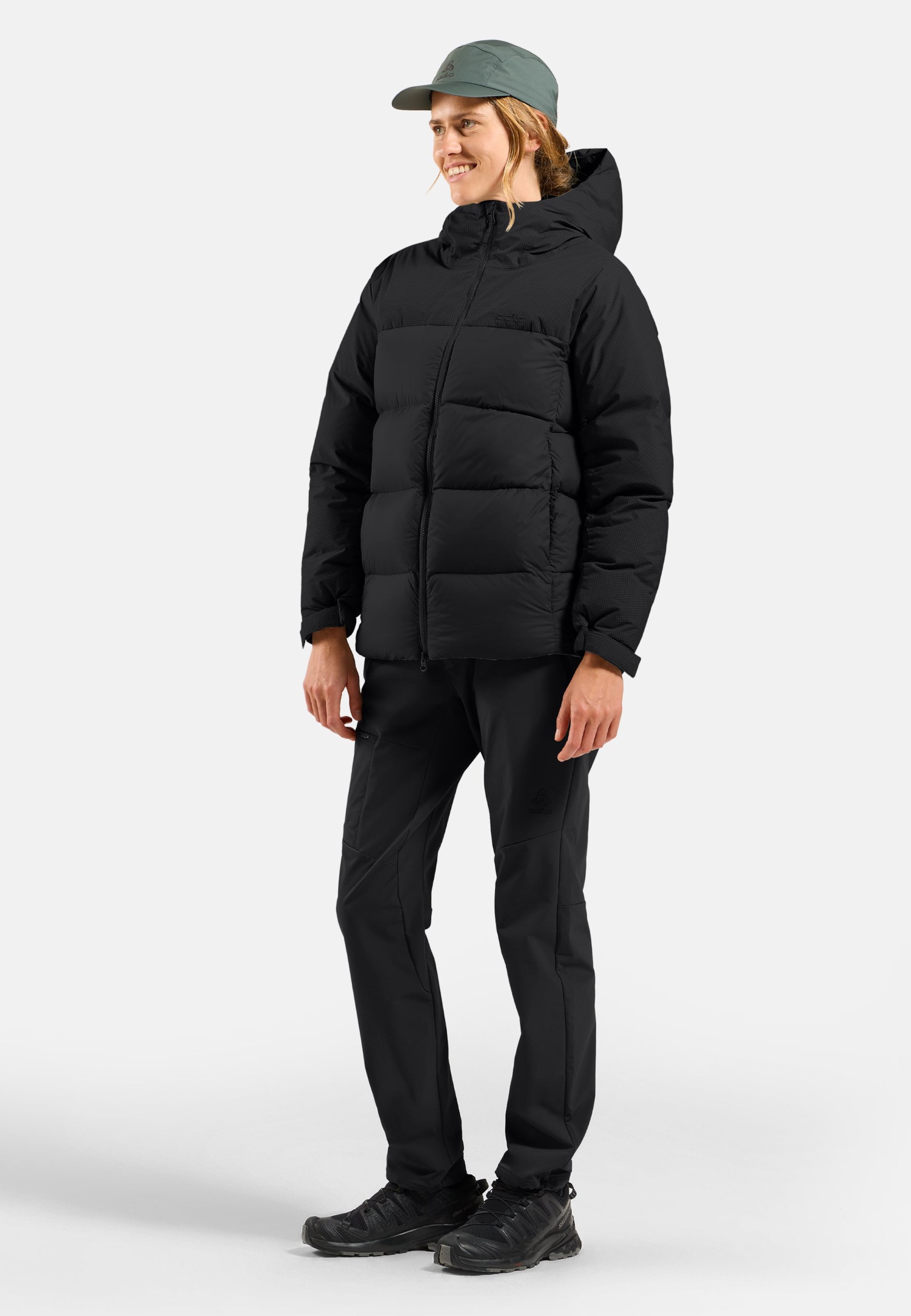 Ascent Daunenjacke mit Kapuze in black