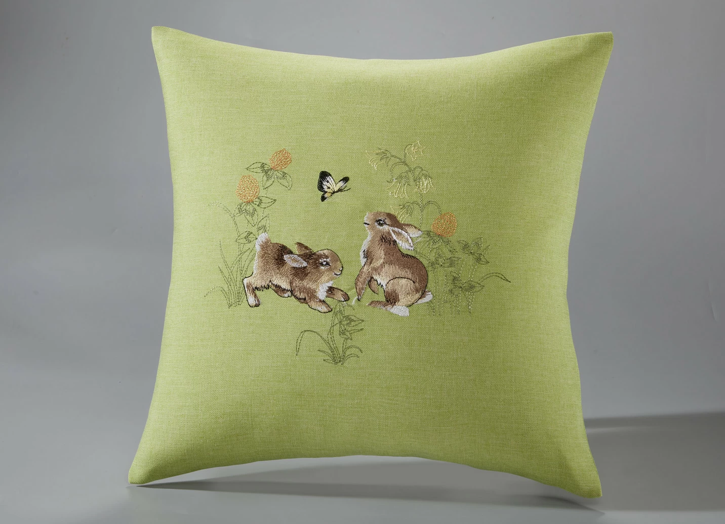 Tisch- und Raumdekoration mit Hasen-Motiven
