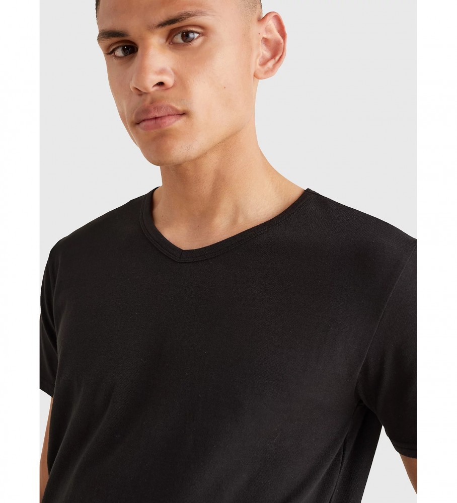 Conjunto de 3 camisetas Tommy Hilfiger com decote em V, pretas.