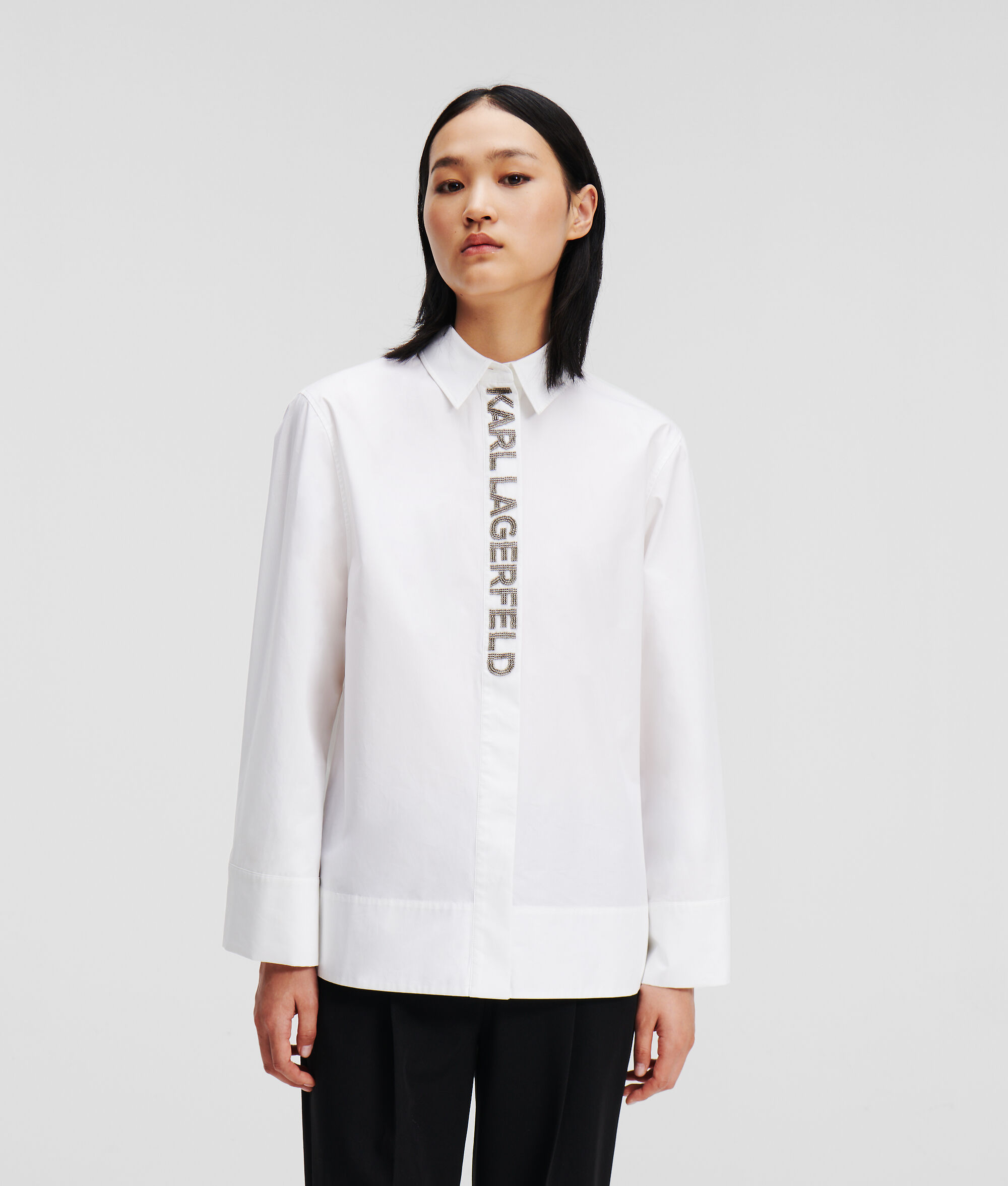 CHEMISE À PATTE DE BOUTONNAGE AVEC LOGO KARL