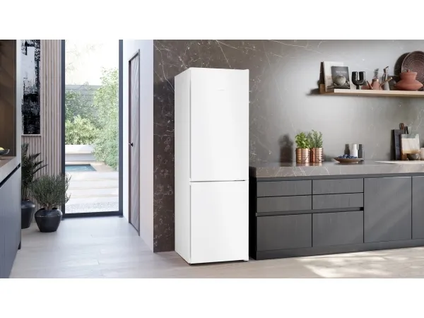 Siemens iQ300 KG36N2WCF - Køleskab/fryser - bund-fryser - bredde: 60 cm - dybde: 66.5 cm - højde: 186 cm - 321 liter - Klasse C - hvid