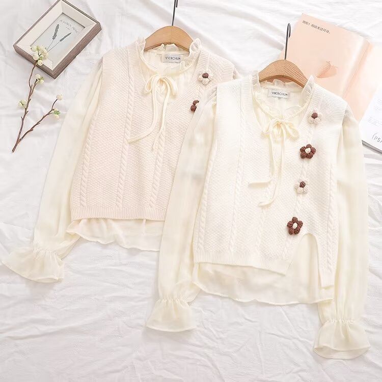 PANDAGO - Set: Blouse met lange mouwen, opstaande kraag, effen volantrand, strik aan de voorkant + V-hals, vest met bloemenaccent en split