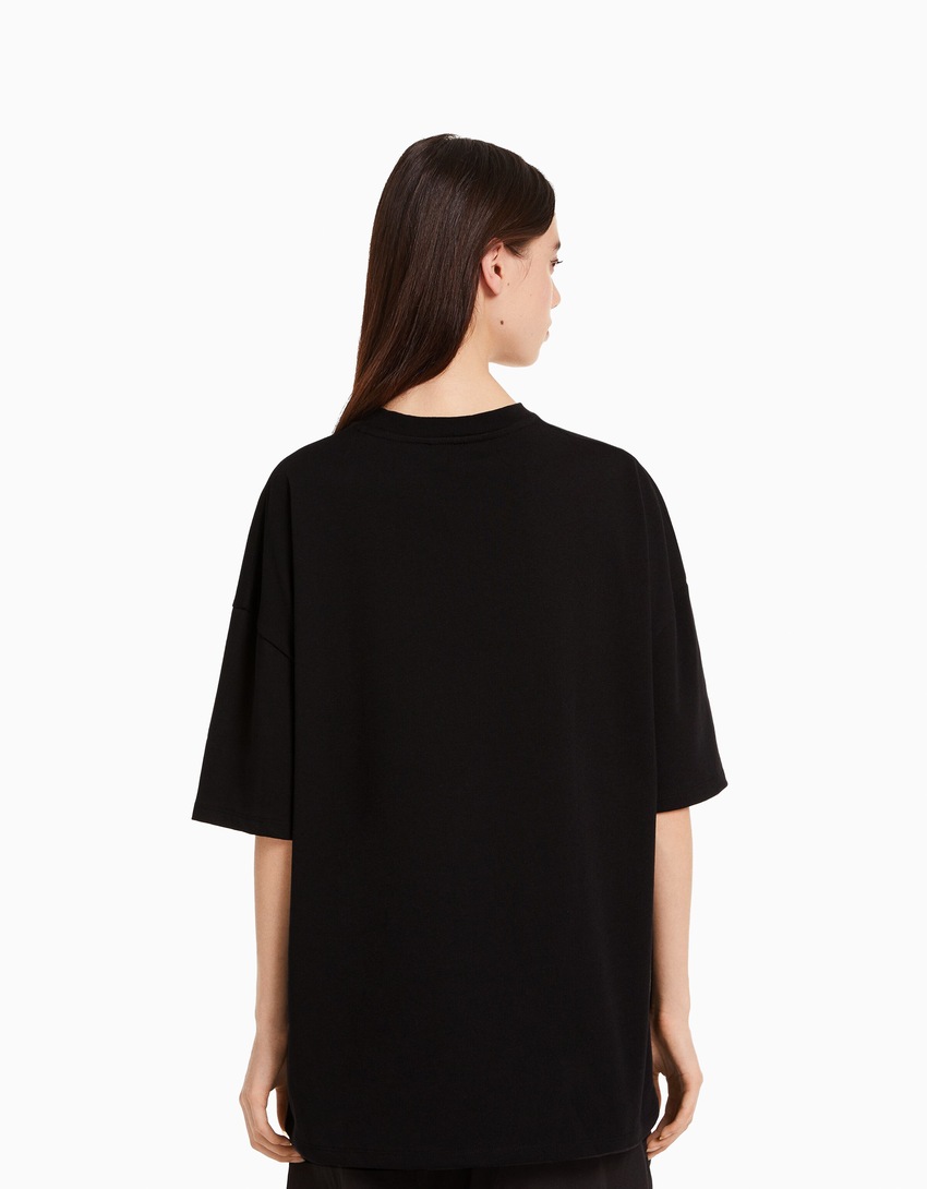 Camiseta de manga curta oversized com estampa BERSHKA ft. BIZARRAP
