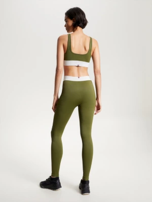 Calça legging esportiva de comprimento total e corte justo.