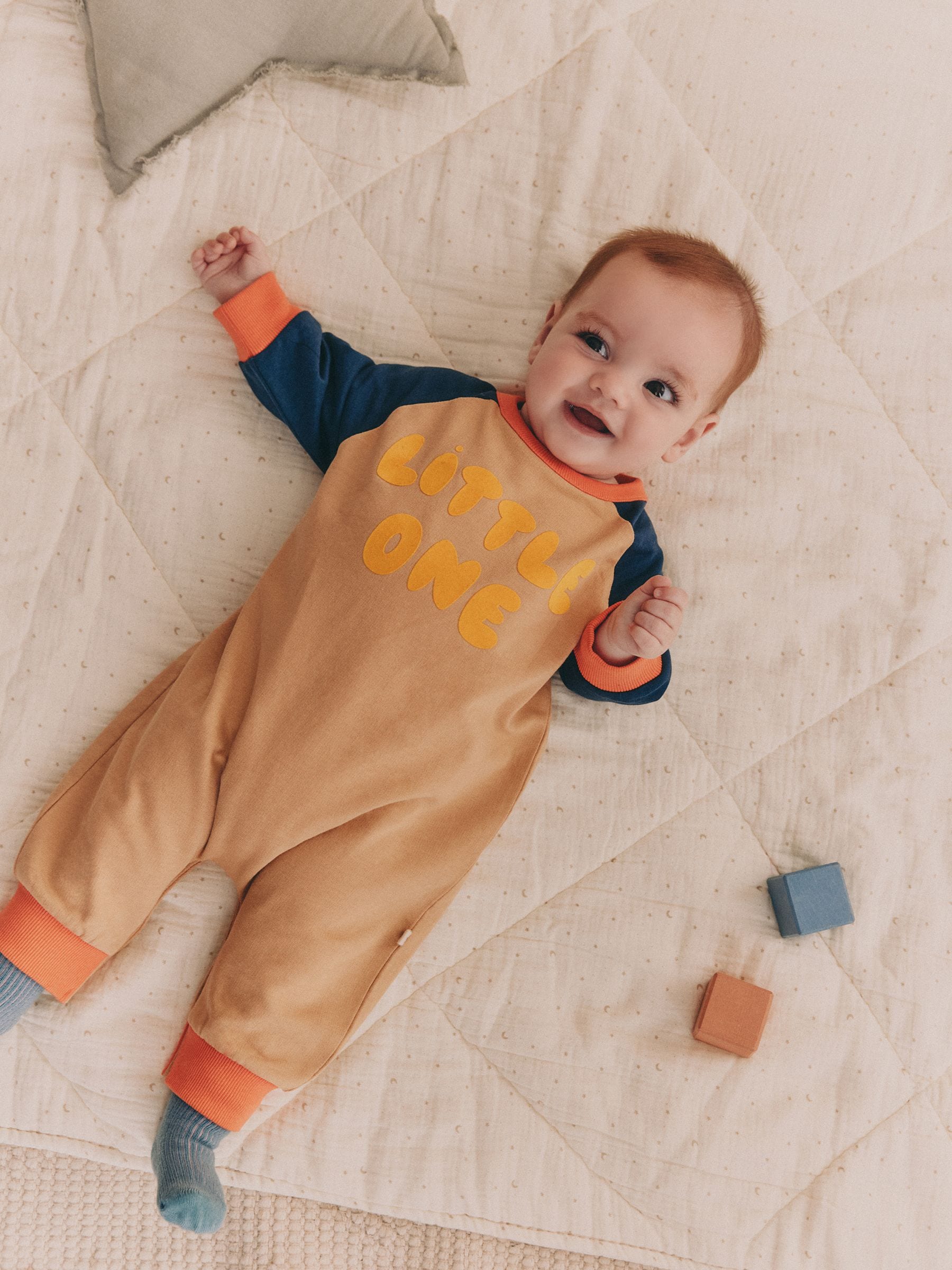 Met verschillende kleurvlakken - Baby joggingromper (0mnd-3jr)