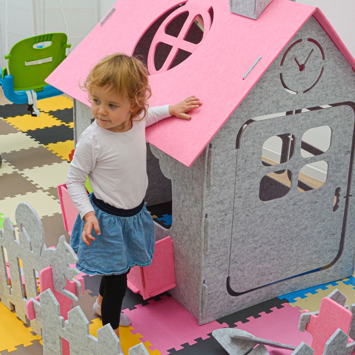 Kinder Spielhaus aus Recycling Filz 110x100x124 Indoor Outdoor Haus mit Zubehör