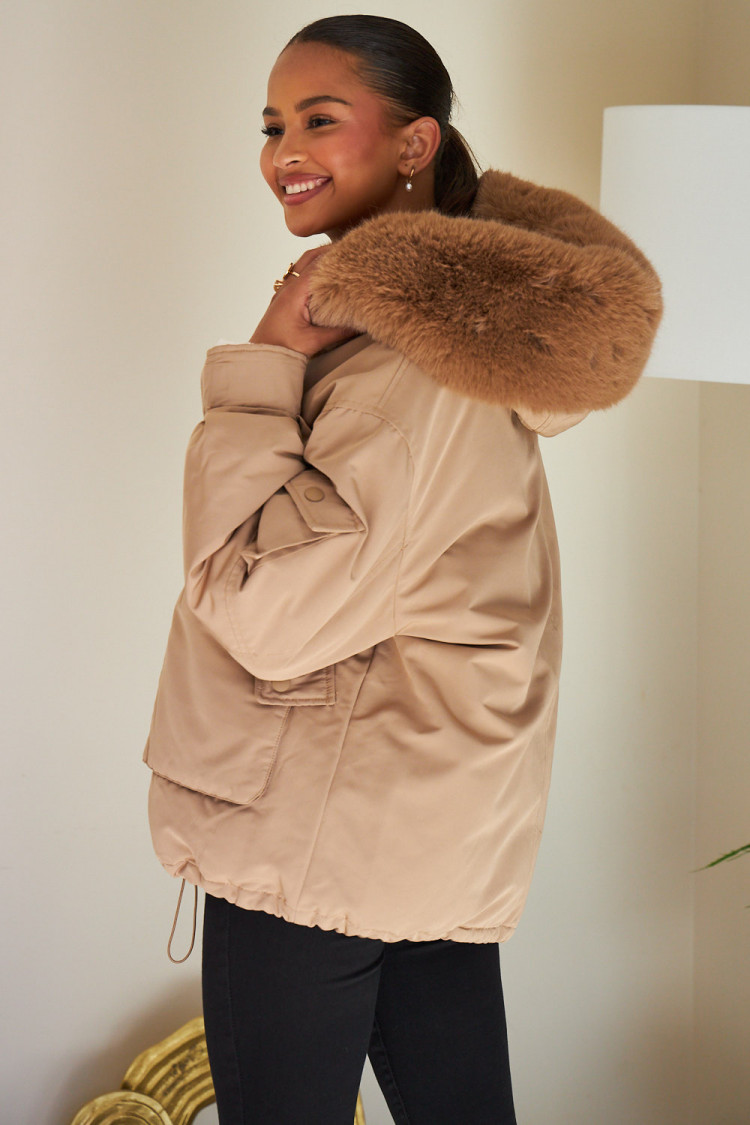 Doudoune courte camel capuche en fourrure