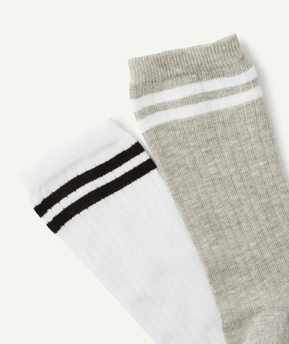 LE LOT DE 2 PAIRES DE CHAUSSETTES HAUTES GRISES ET BLANCHES