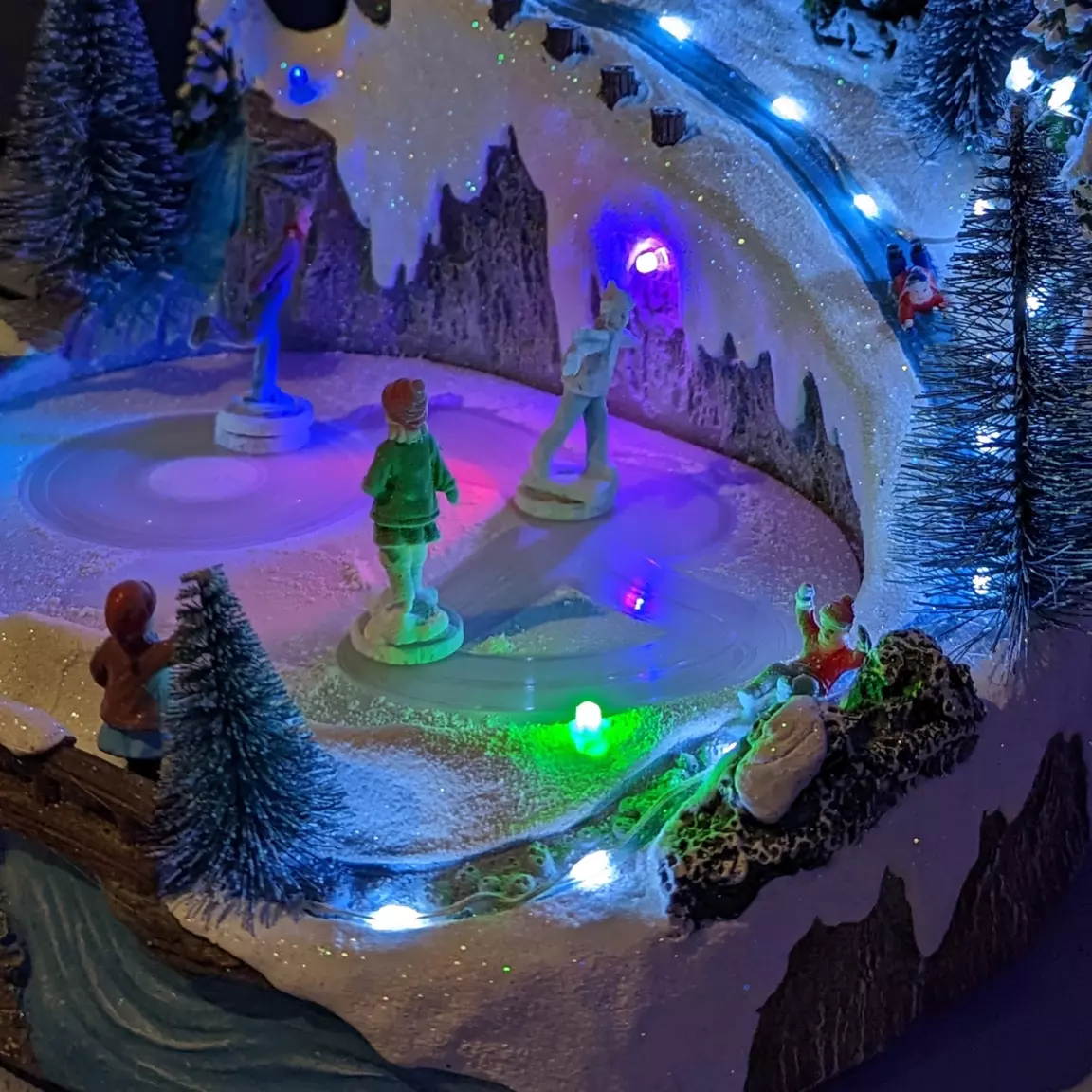 Scène de vie illuminée à piles Jeux de glissade