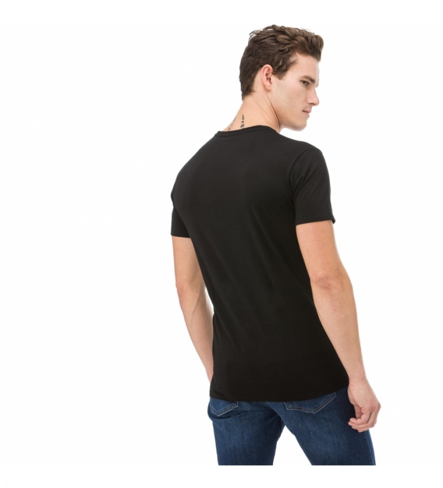 Camiseta Lacoste preta com decote em V