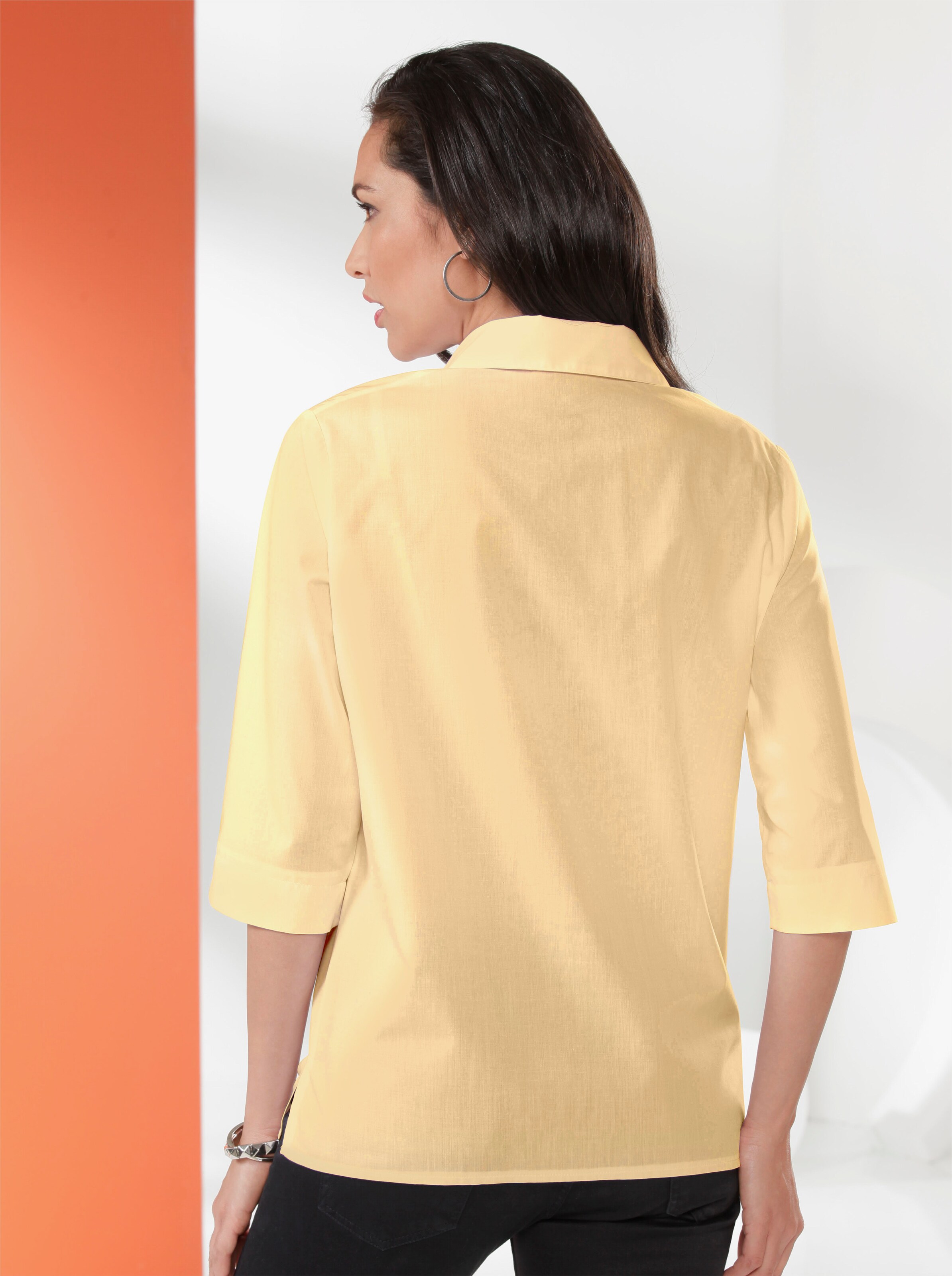 Hemdbluse mit dekorativen eckigen Knöpfen