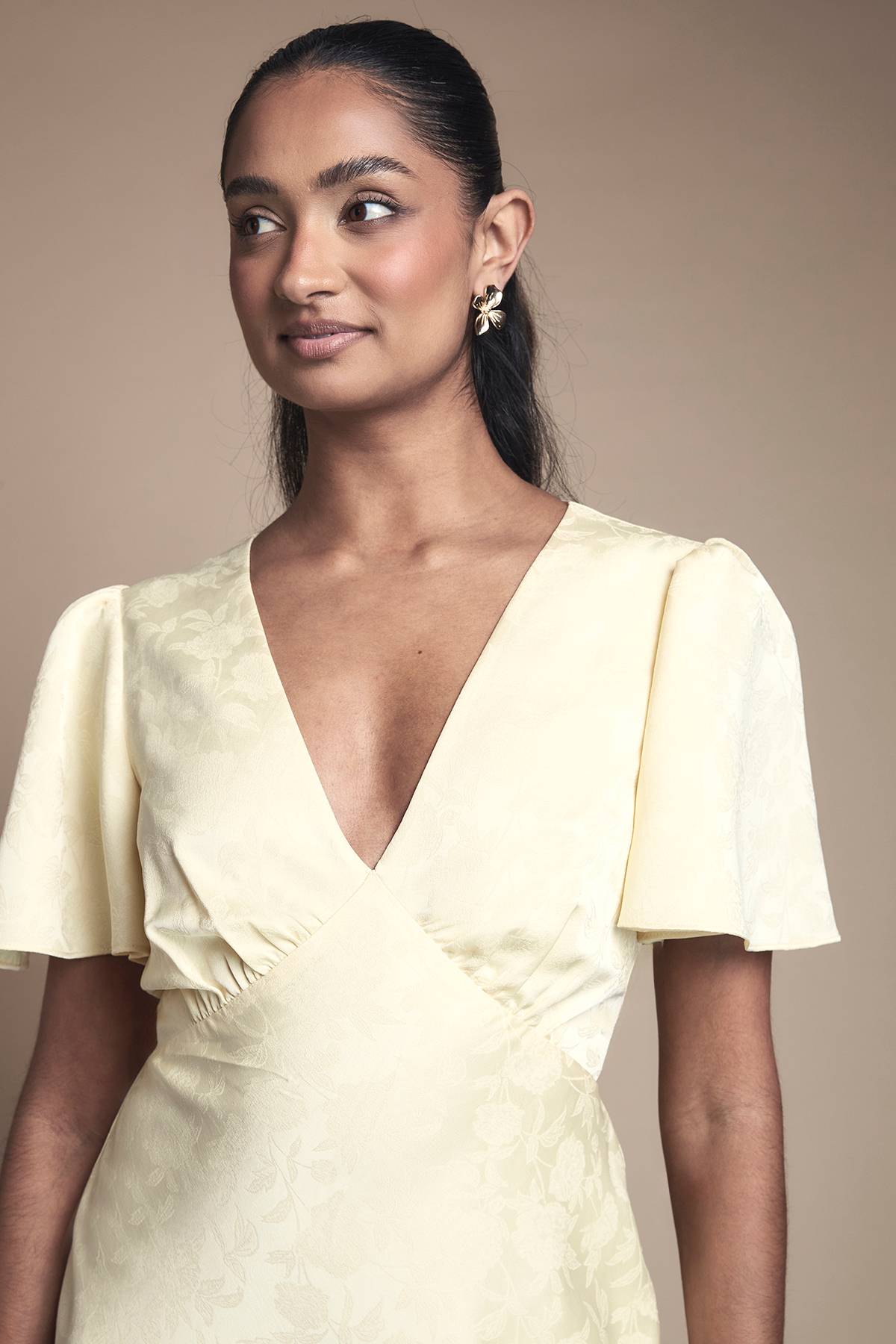 Oasis Robe Longue De Demoiselle D'honneur En Jacquard De Satin À Manches Ange