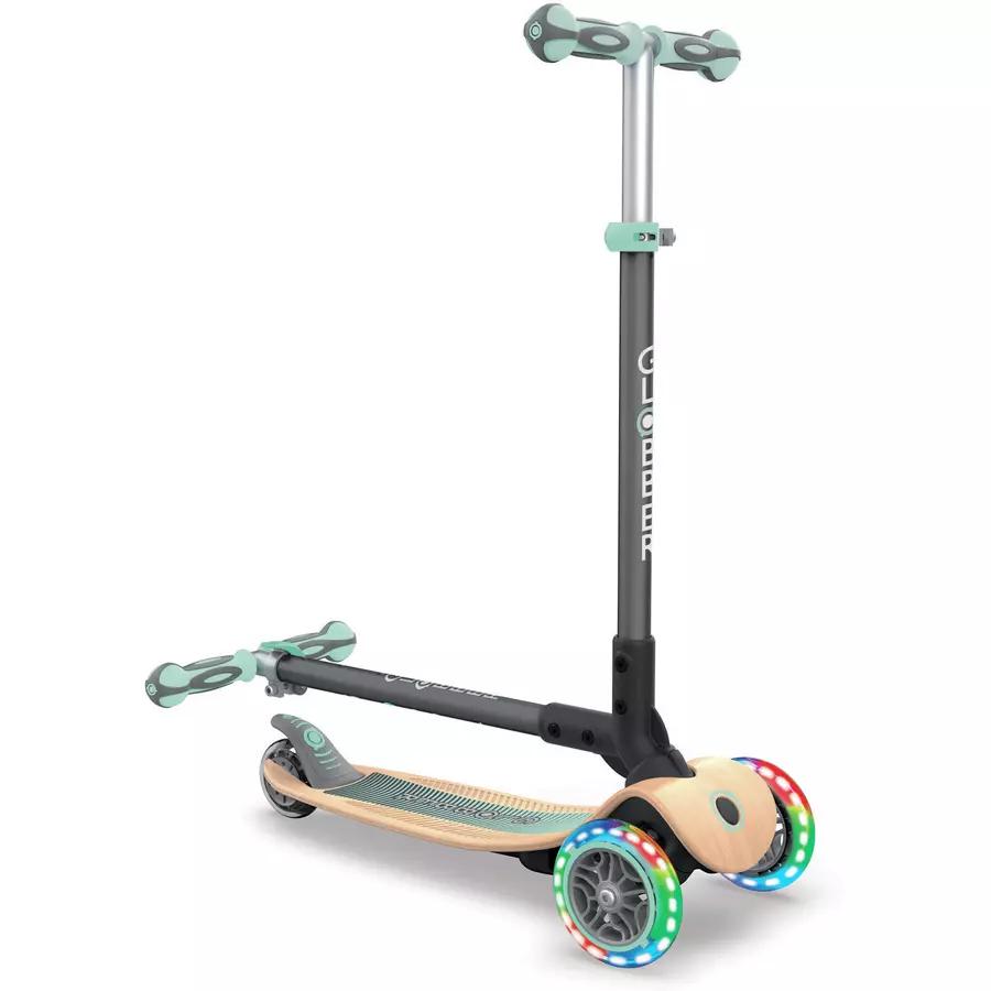 GLOBBER  Scooter PRIMO FOLDABLE WOOD LIGHTS pastell grün - mit Leuchtrollen und Holzdeck