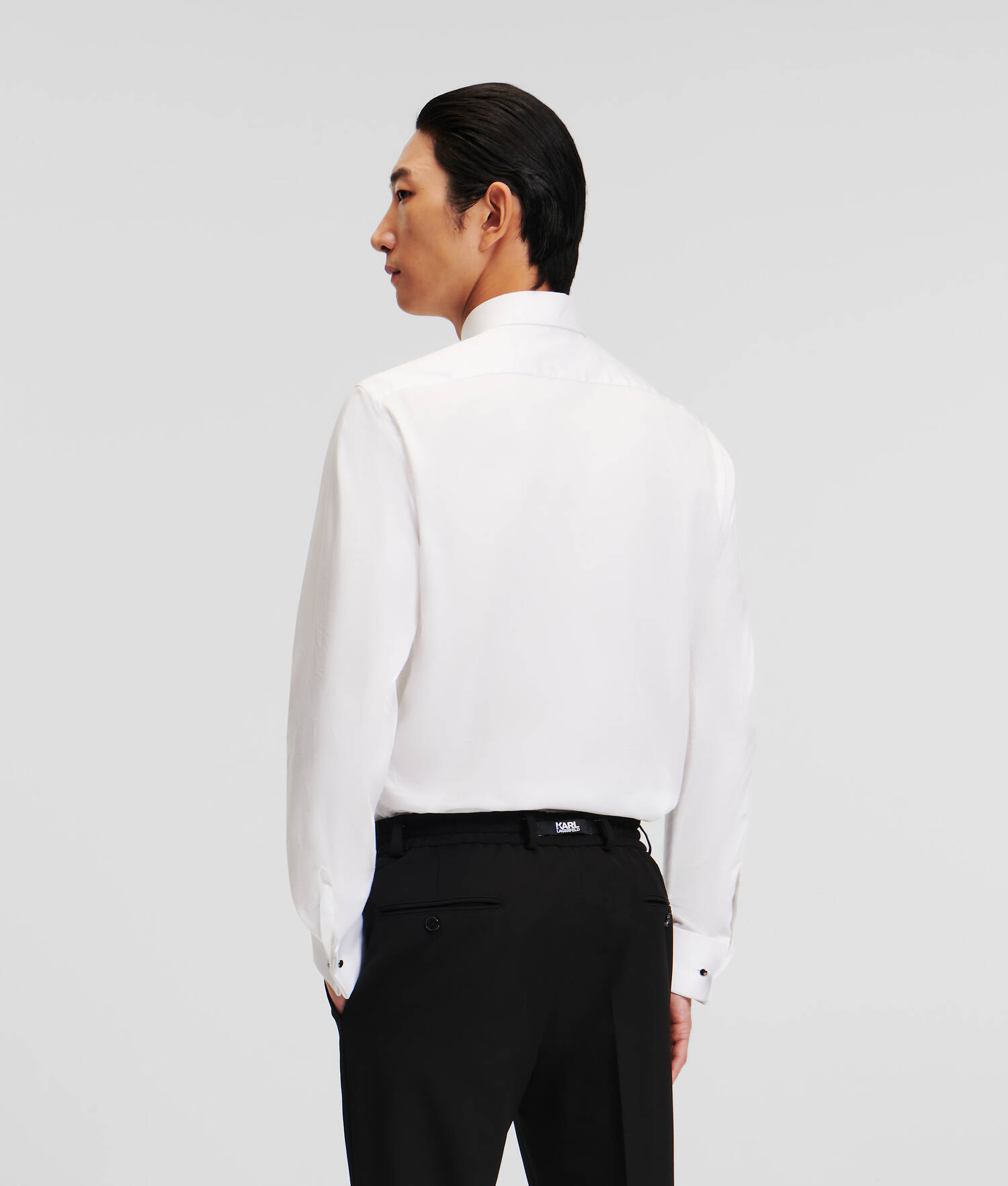 CHEMISE À LA COUPE MODERNE