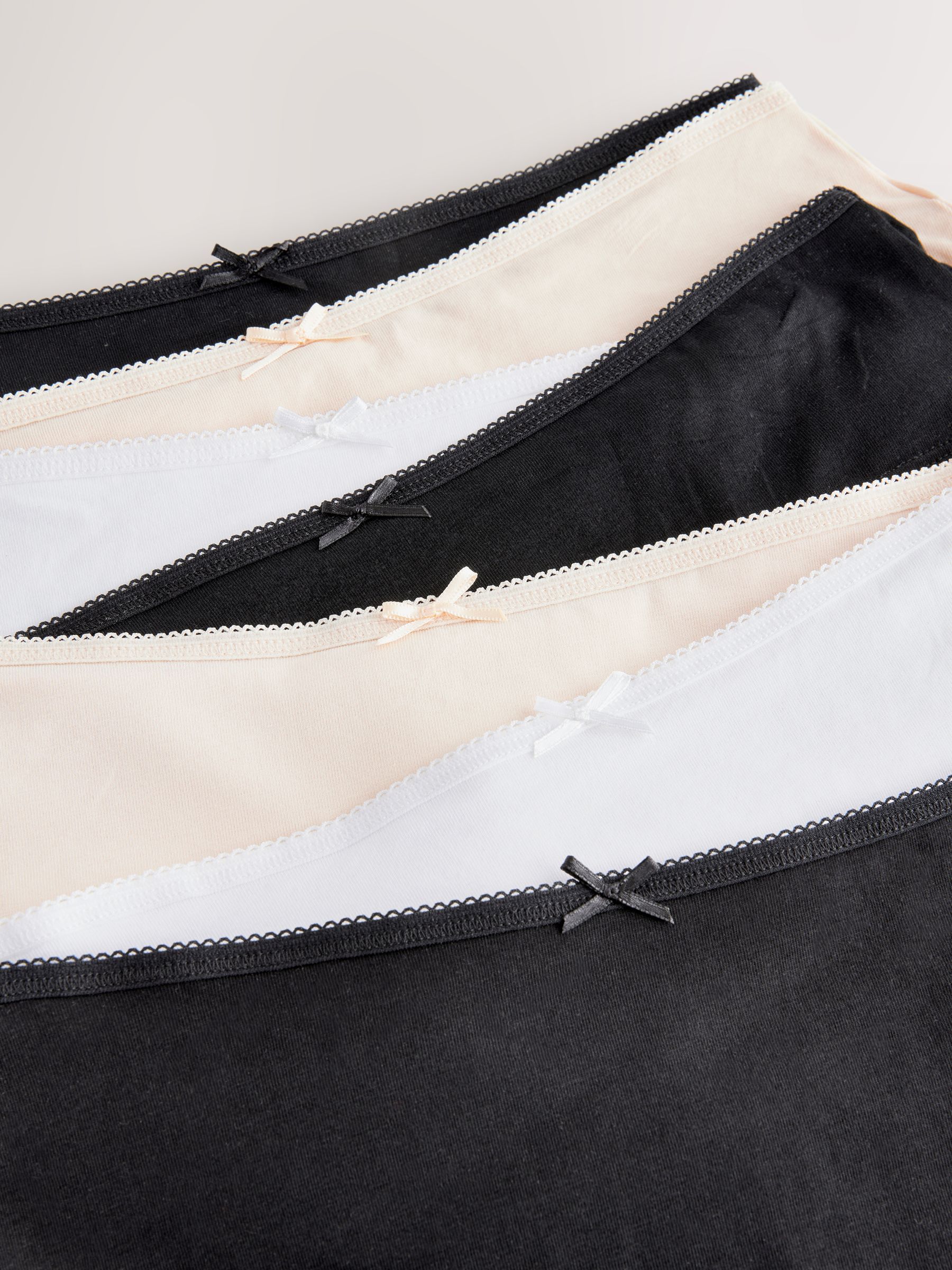 Zwart/pastelroze huidskleur/wit - Set van 7 slips met hoog katoengehalte