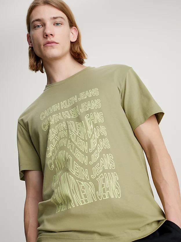 Camiseta com logotipo