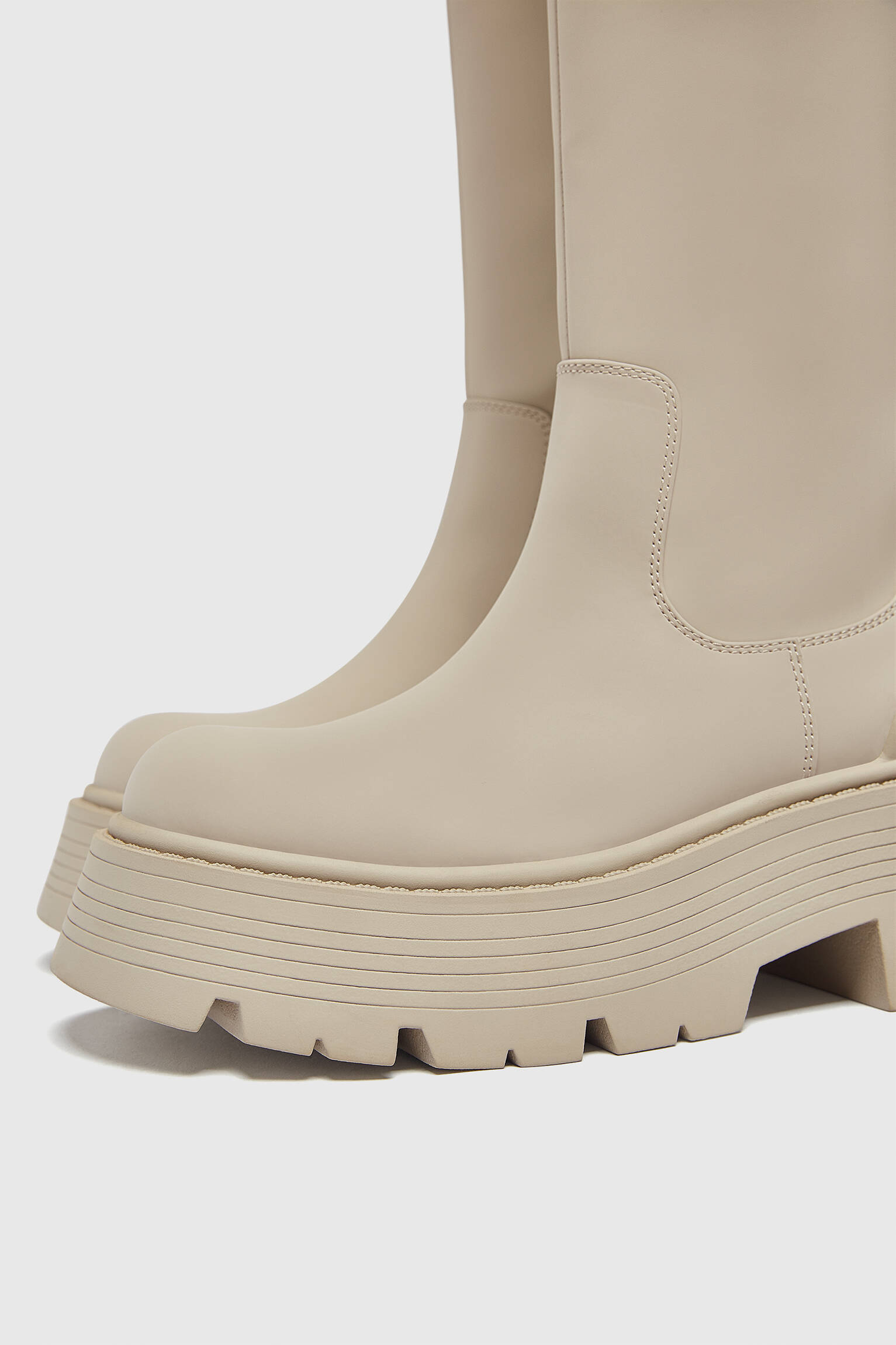 BOTA DE CANO ALTO - TAUPE