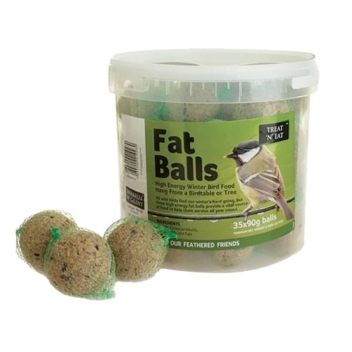 Balde com 35 bolas de isca para pássaros