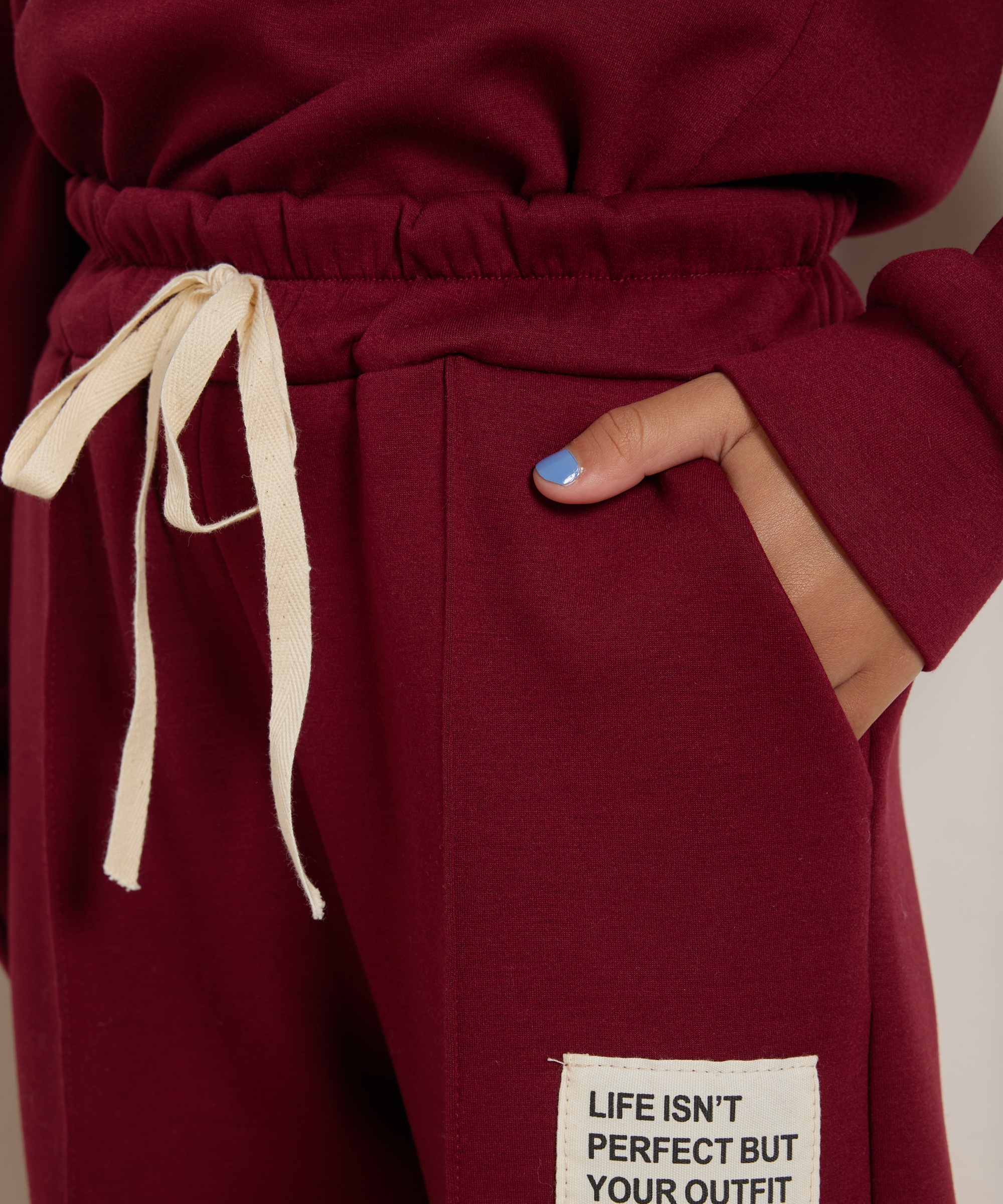 wide fit broek met label