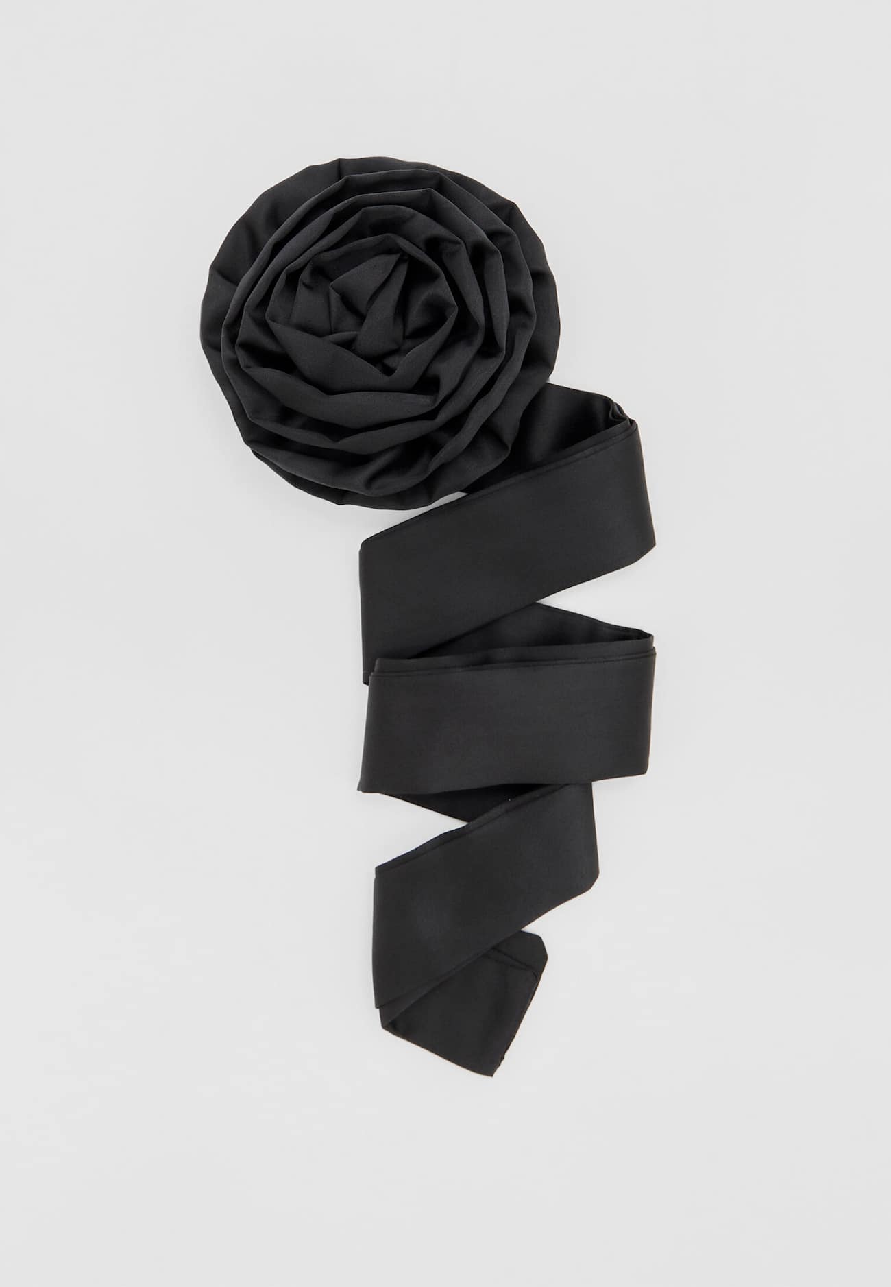 Gargantilha floral de cetim