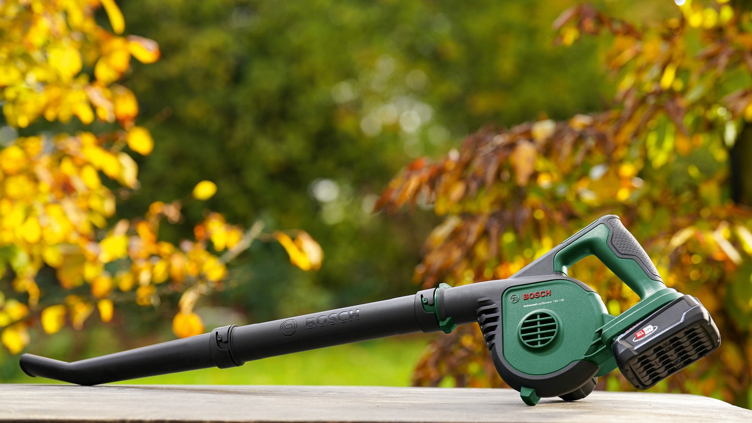Bosch - Batteridrevet Løvblæser - Universal 18V-130 2.5AH ( Batteri & Lader Inkluderet )