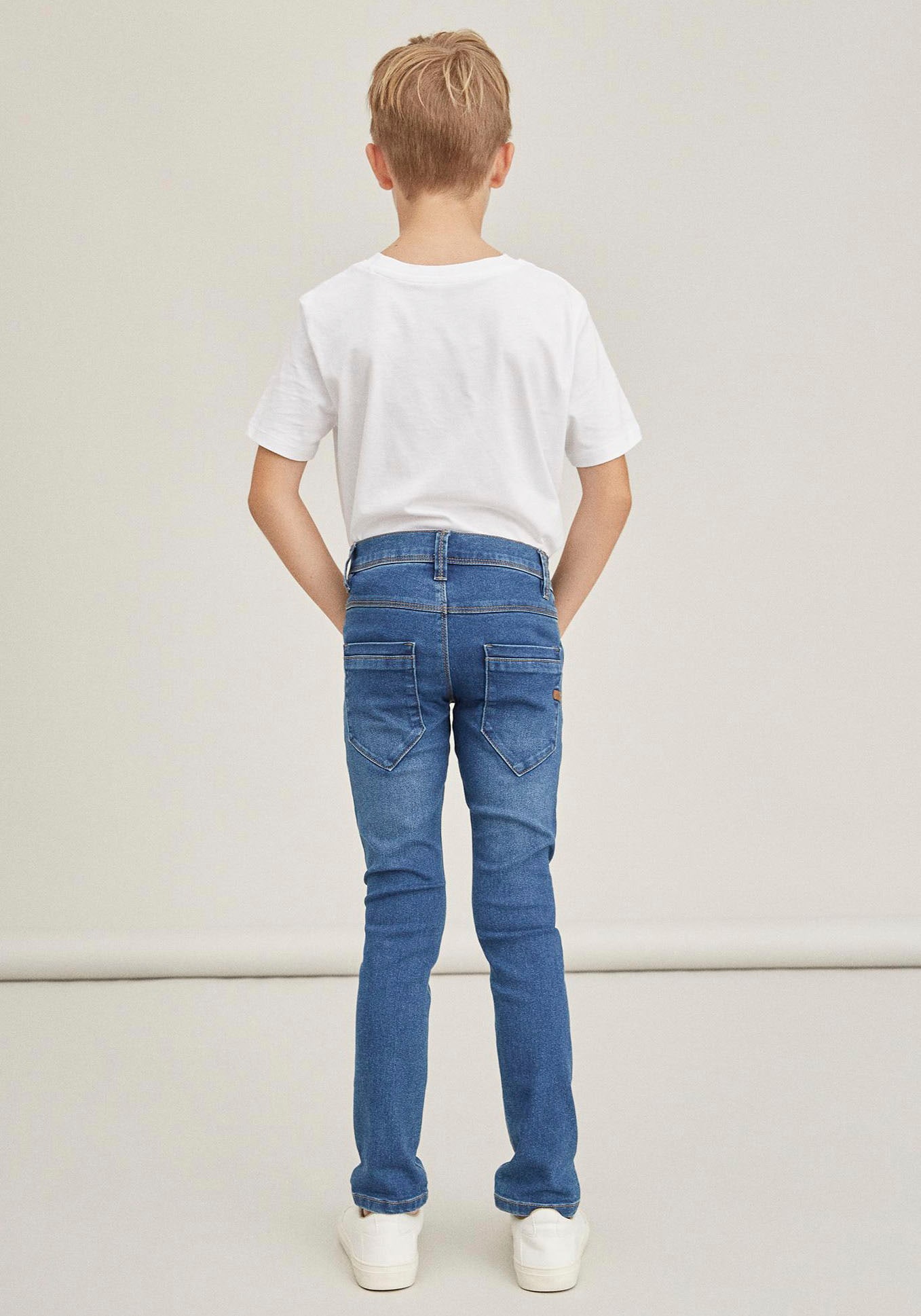 Name It Stretch-Jeans »NKMSILAS für Jungen mit verstellbarem Bund und schlanker Form«, slim fit, Denim, Abriebeffekte, angesetztes Bündchen