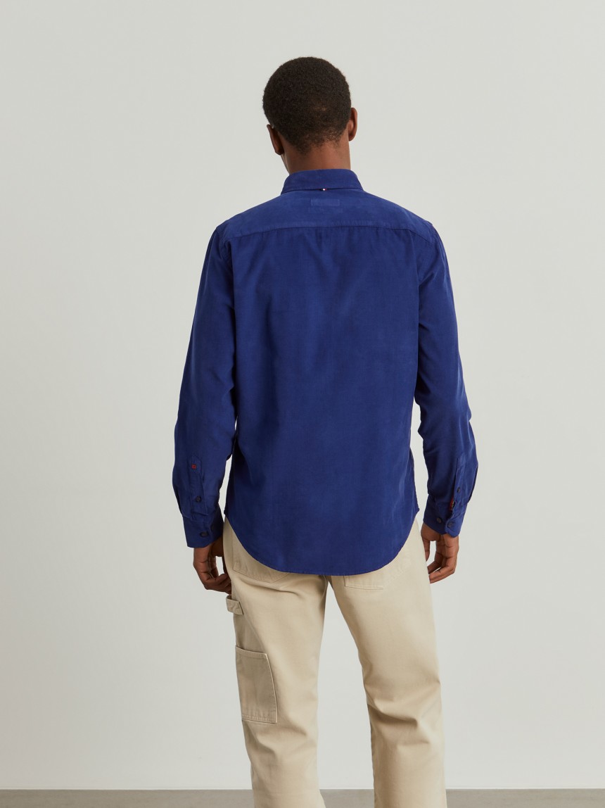 Camisa slim fit de bombazine em cor lisa