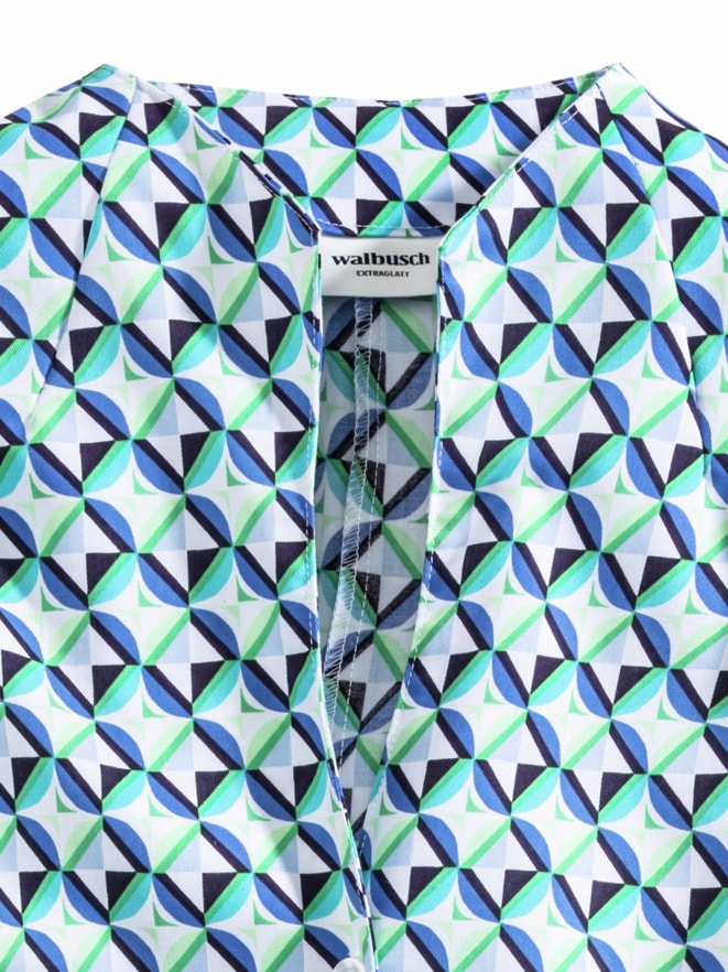 Extraglatt-Bluse Kelchkragen