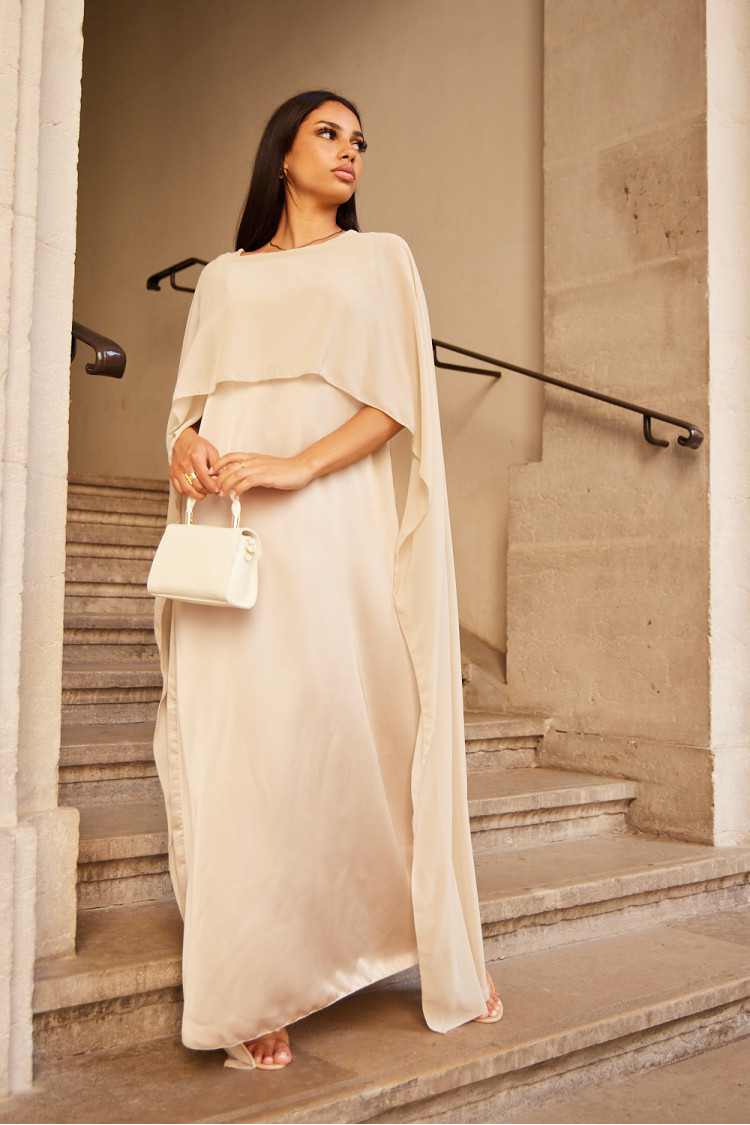 Robe beige ample satinée à empiècement voile