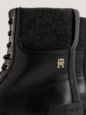 Botas de couro com cadarço e gola de feltro contrastante