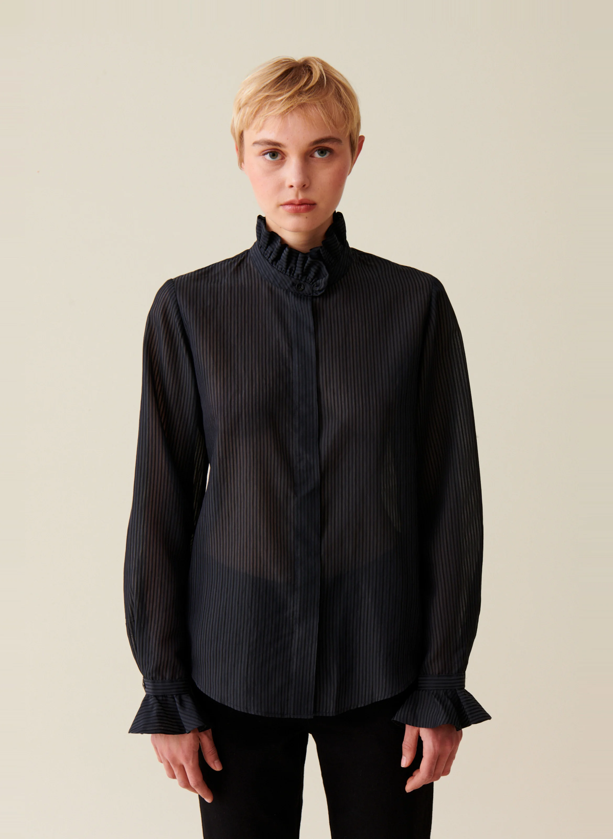 Chemise droite col volanté | Noir