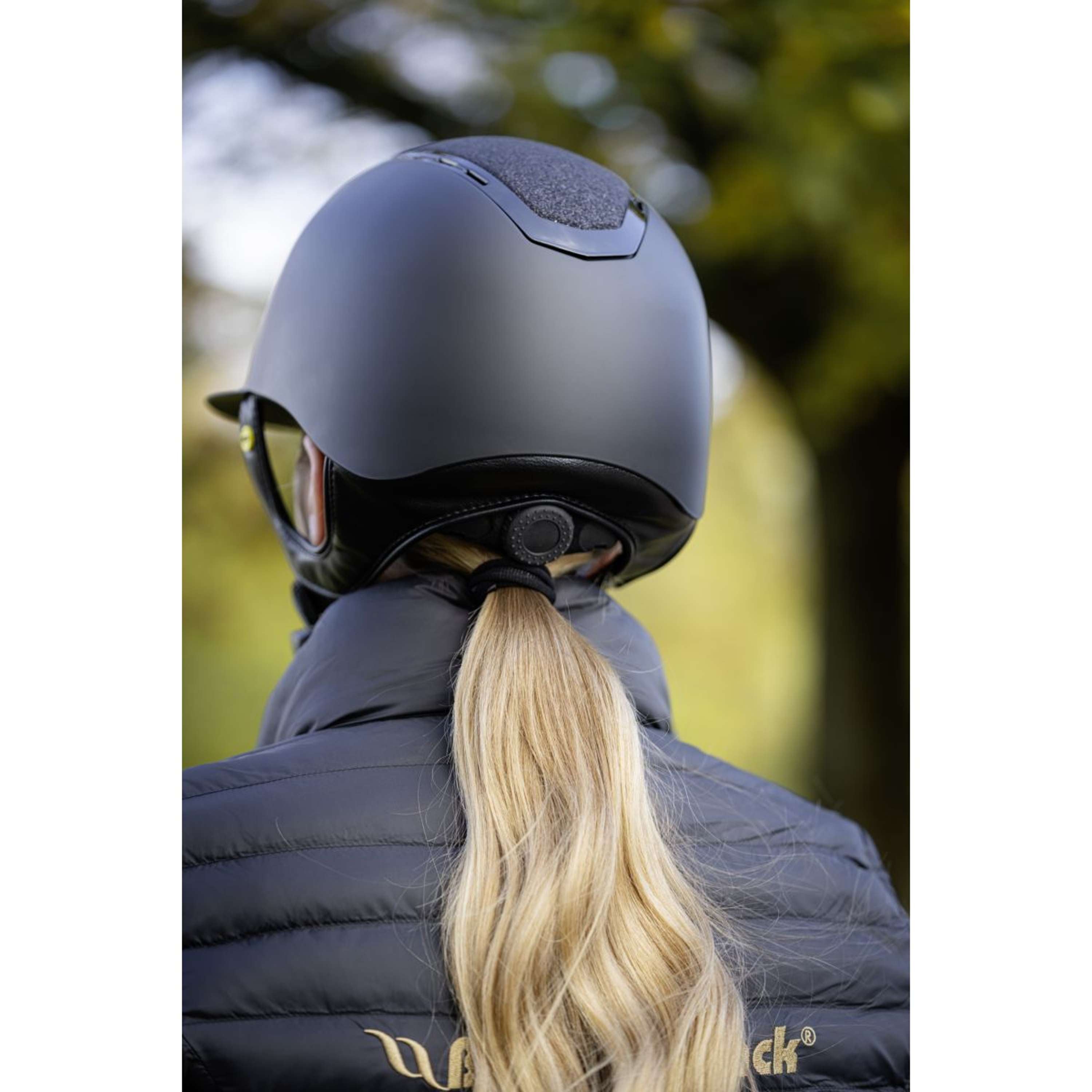 Back on Track Cap Caracas Mips Zwart