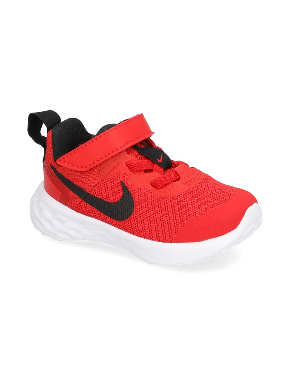 Nike Revolution 6