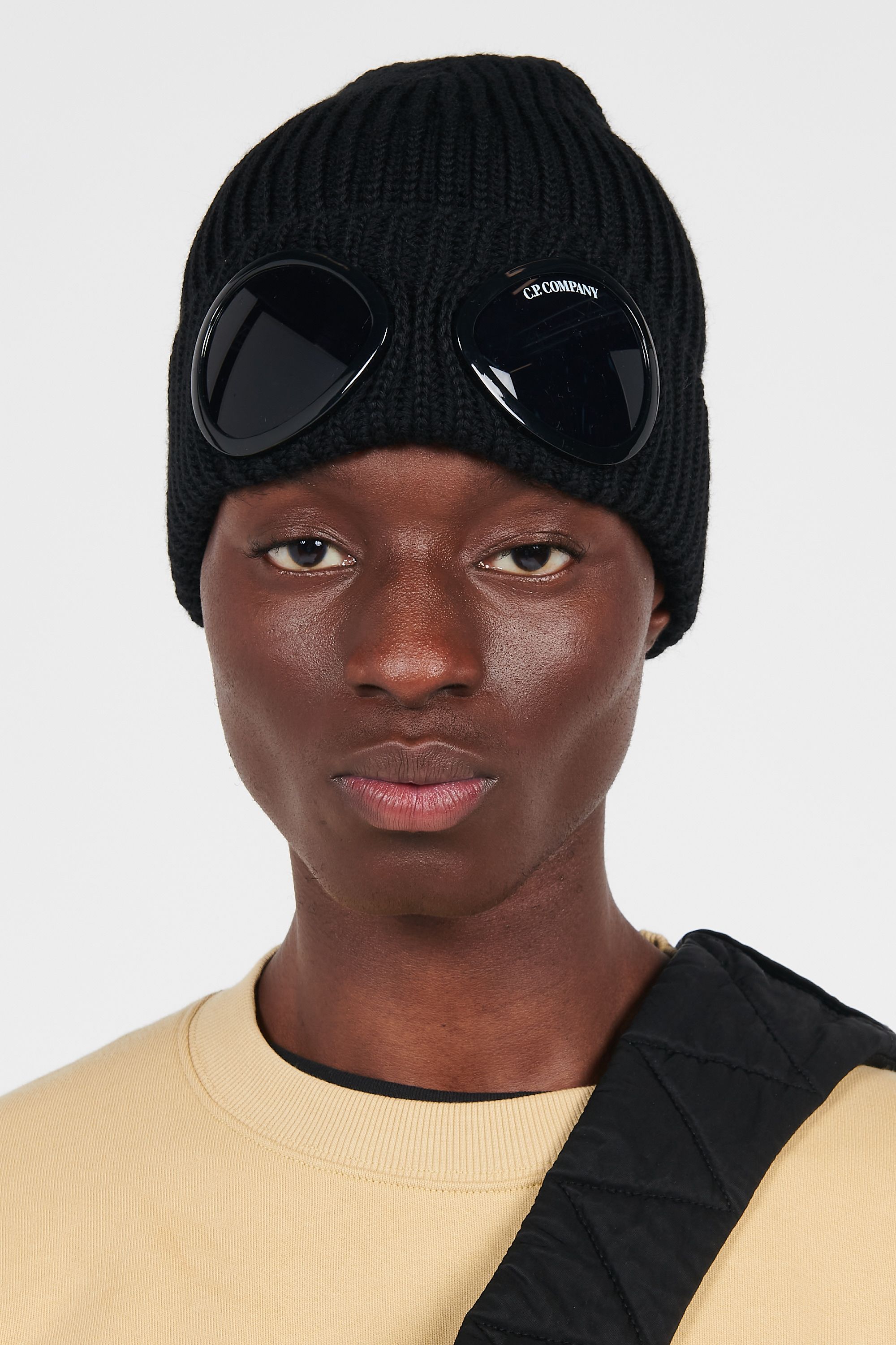 C.P. COMPANY Bonnets  EXTRAFINE MERINO WOOL GOGGLE BEANIE Noir